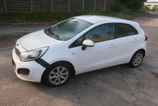 Personbil: KIA RIO 1.2 5-DØRS MAN. 5 (moms fri)