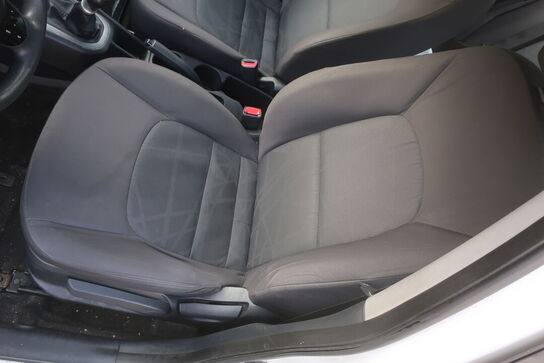 Personbil: KIA RIO 1.2 5-DØRS MAN. 5 (moms fri)