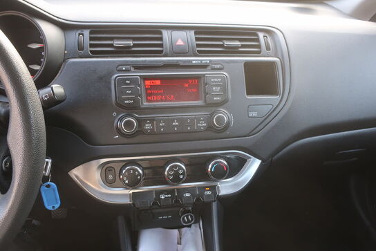 Personbil: KIA RIO 1.2 5-DØRS MAN. 5 (moms fri)
