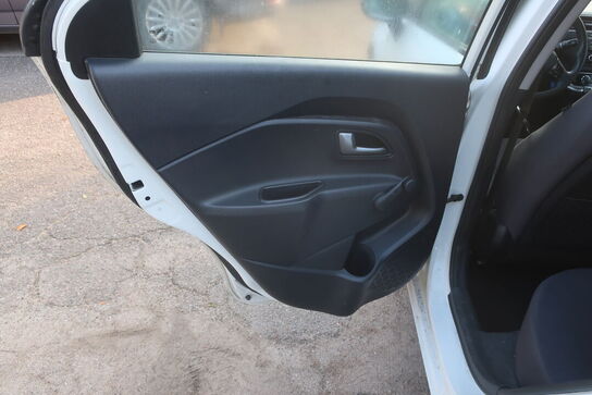 Personbil: KIA RIO 1.2 5-DØRS MAN. 5 (moms fri)