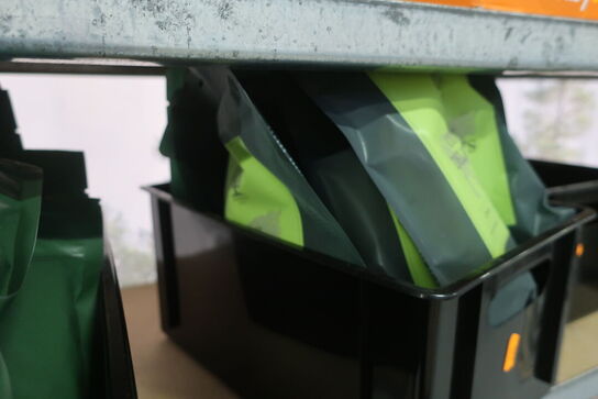 Kasse med diverse godbidder