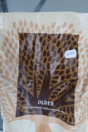 2 ps. Hundefodder ESSENTIAL FOODS Older 2,5 kg. 