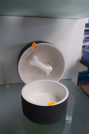 2 stk. foder/vandskåle