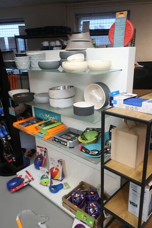 Butiksreol uden indhold