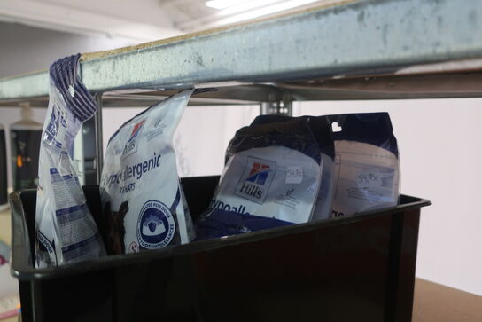 Kasse med diverse godbidder