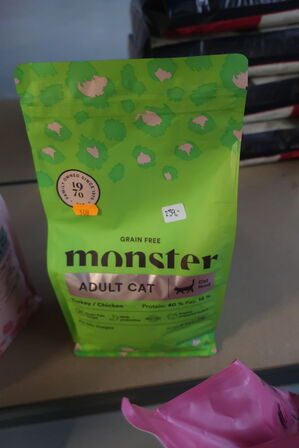 3 ps. Kattefodder ESSENTIAL og MONSTER