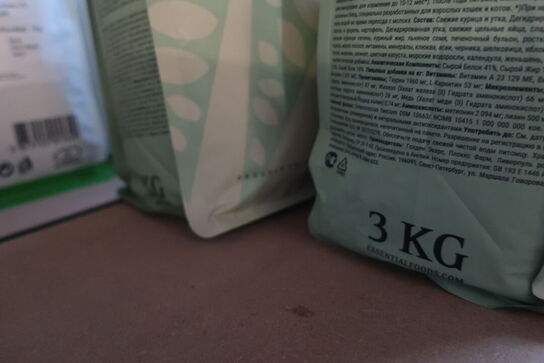 2 ps. Kattefodder ESSENTIAL 3 kg. 