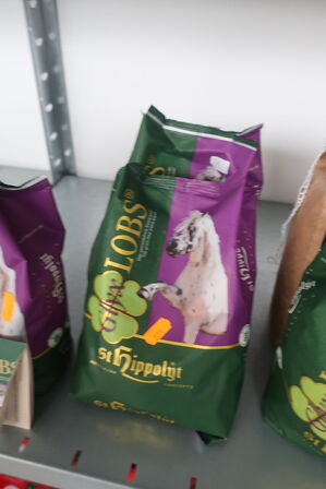 Diverse godbidder til hest