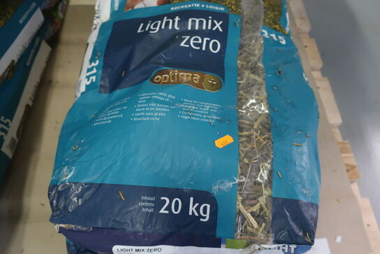 2 ps. Hestefodder AVENE Light mix Zero 20 kg. 
