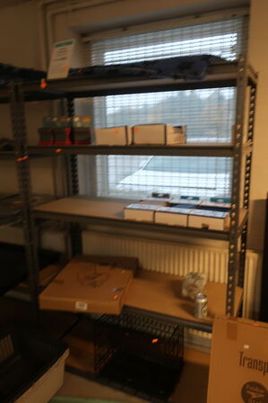 2 stk. lagerreoler uden indhold