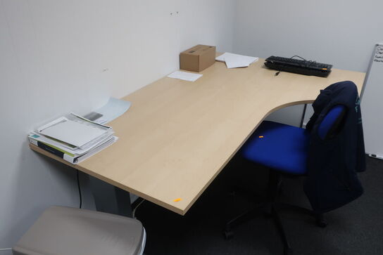 El. hæve/sænke skrivebord samt kontorstol