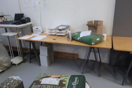 2 stk. borde uden indhold