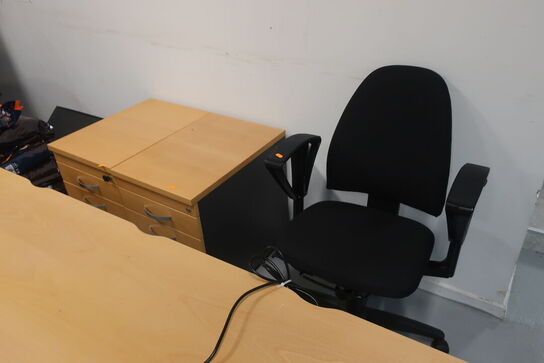 El. hæve/sænke skrivebord, 2 stk. skuffemoduler samt kontorstol