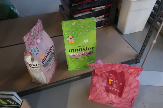 3 ps. Kattefodder ESSENTIAL og MONSTER