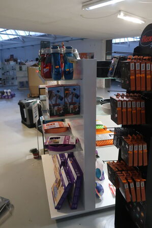 Butiksreol uden indhold