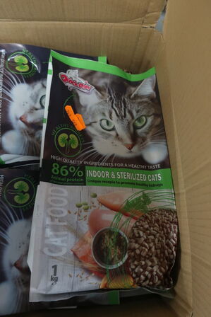 16 ps. Kattemad QUICK-PAW Super Premium 1 kg. 
