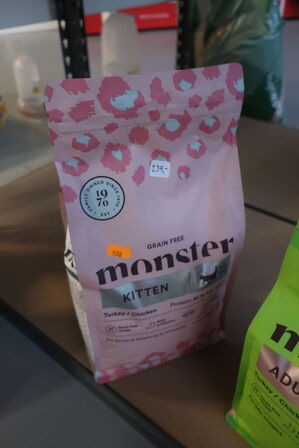 3 ps. Kattefodder ESSENTIAL og MONSTER