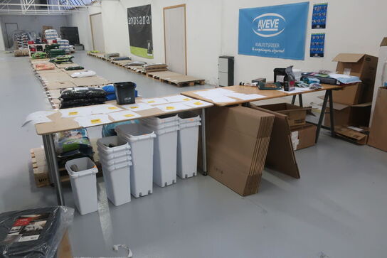 2 stk. borde uden indhold