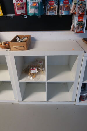 4 stk. reoler uden indhold