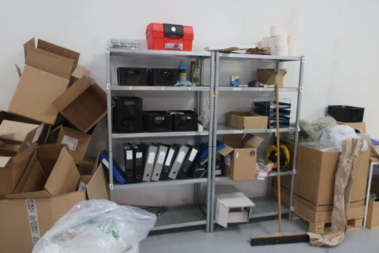 2 stk. reoler med indhold