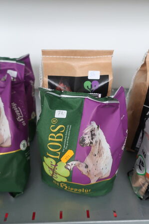 Diverse godbidder til hest