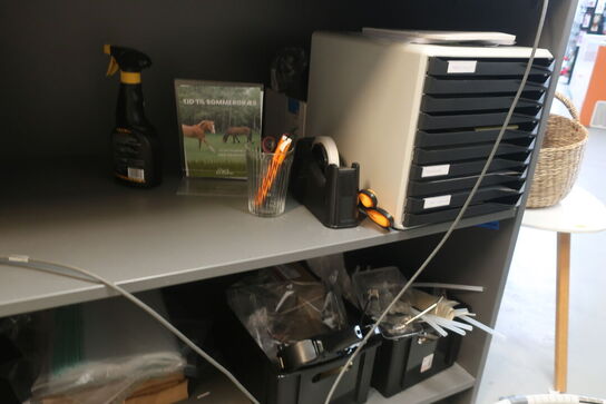 Disk, monitor, tastatur, mus samt håndscanner