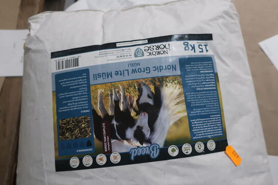 Diverse kosttilskud til hest