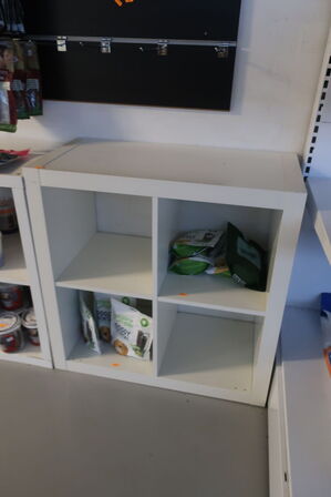 4 stk. reoler uden indhold