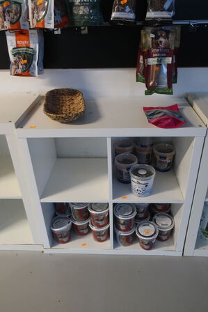 4 stk. reoler uden indhold