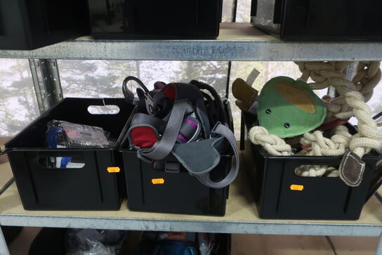 3 ks. Med hundeseler, legetøj m.v. 