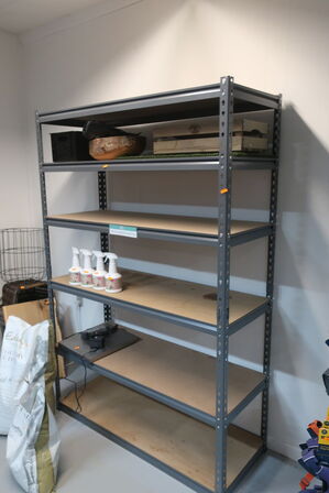 2 stk. reoler uden indhold