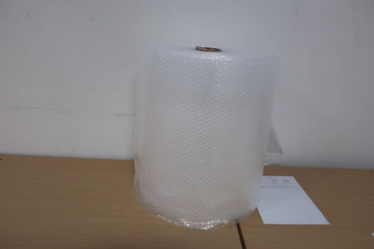 4 stk. borde med indhold på bordet samt under bordet