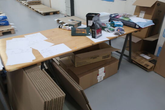 2 stk. borde uden indhold