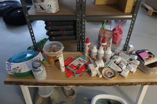 Kosttilskud, slikkemåtter m.v. til katte