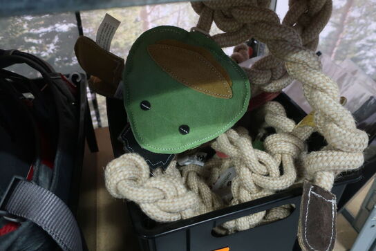 3 ks. Med hundeseler, legetøj m.v. 