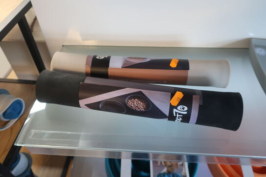 2 stk. underlag til foder/vandskål 50x35 cm. 