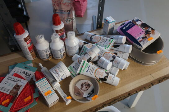 Kosttilskud, slikkemåtter m.v. til katte