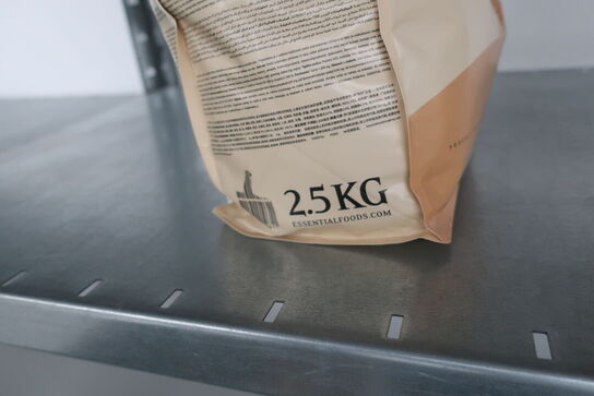 2 ps. Hundefodder ESSENTIAL FOODS Older 2,5 kg. 