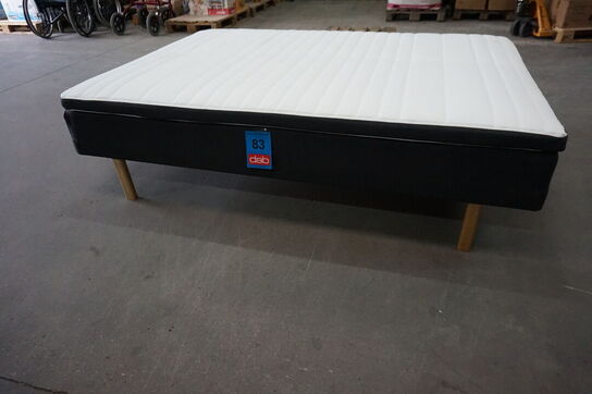 Huma Prestige boxmadrasseng 140x200 cm med 5 latextop og træben 