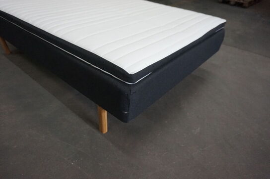 Huma Prestige boxmadrasseng 140x200 cm med 5 latextop og træben 