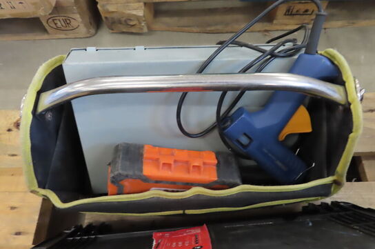 Værktøjskasse med indhold 