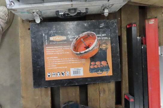 Diverse skruer, bor mv. 