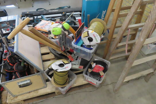 Murebalje inkl. Diverse værktøjer mv. 