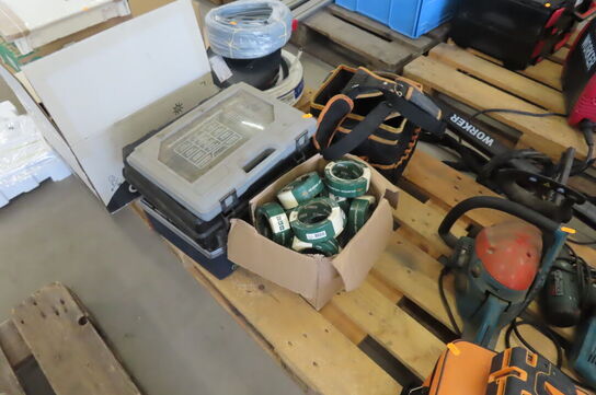 Afdækningstape, værktøjtaske & skruer mv. 