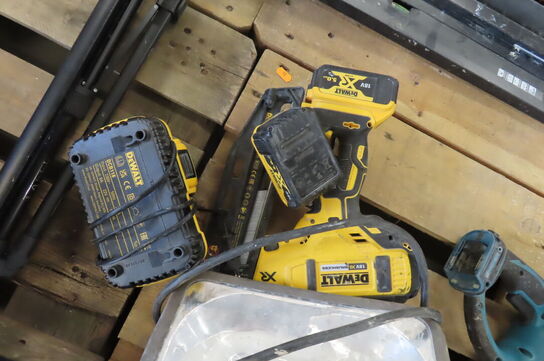 Sømpistol DeWalt inkl. 3 stk. arbejdslamper