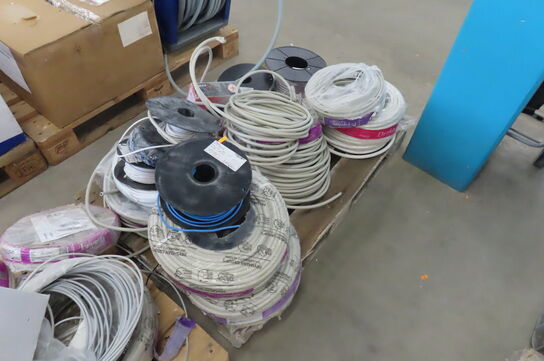 Palle med slanger/ledninger 