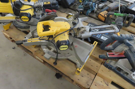 Kap/geringssav DeWalt inkl. Skinne