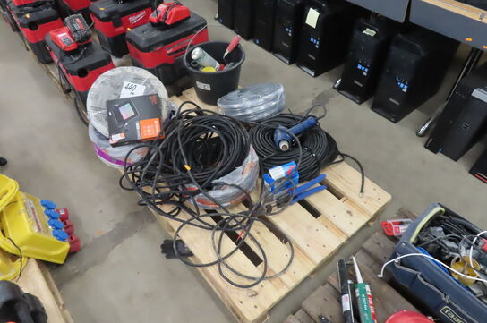 Palle med diverse ledninger 