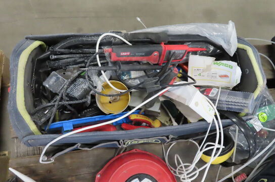 Palle med indhold af diverse værktøjer mv. 