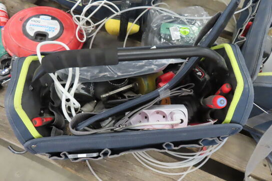 Palle med indhold af diverse værktøjer mv. 